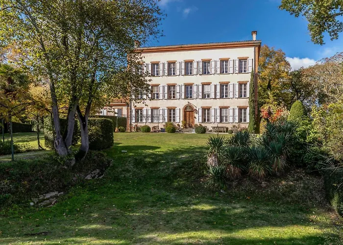 Semesterbostad Chateau Du Pegulier Chambres Hotes Montaut (Ariege)